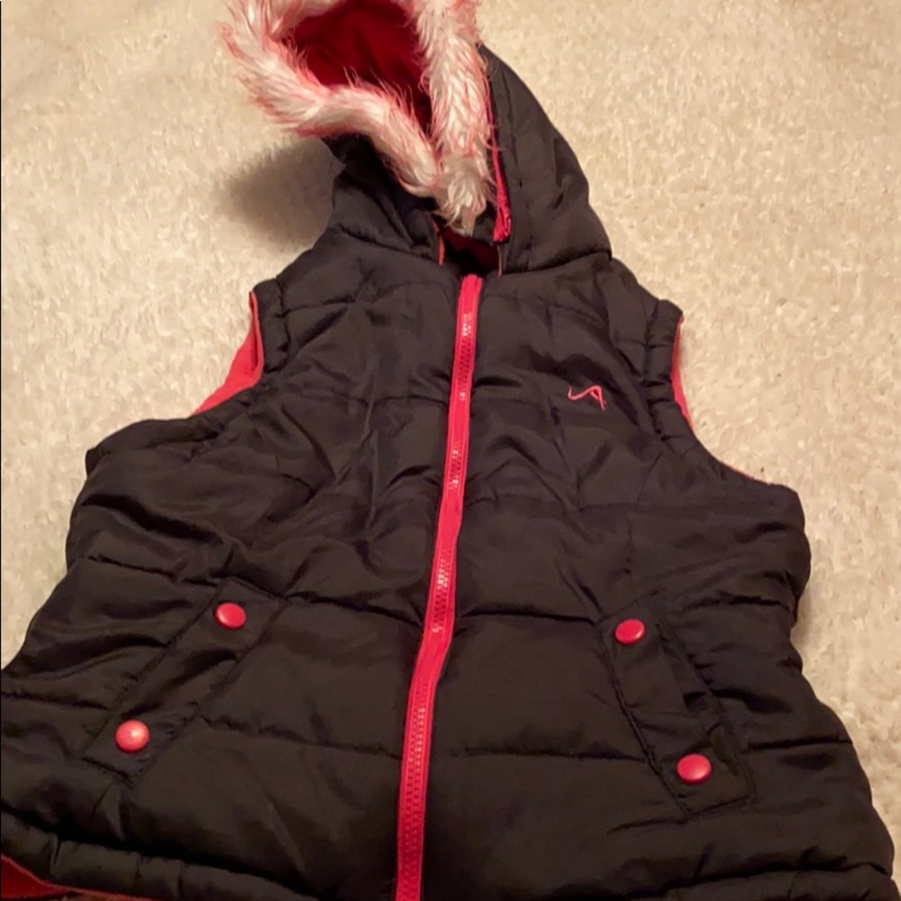 Vertical 9 Girl Vest Size M Removable Fur